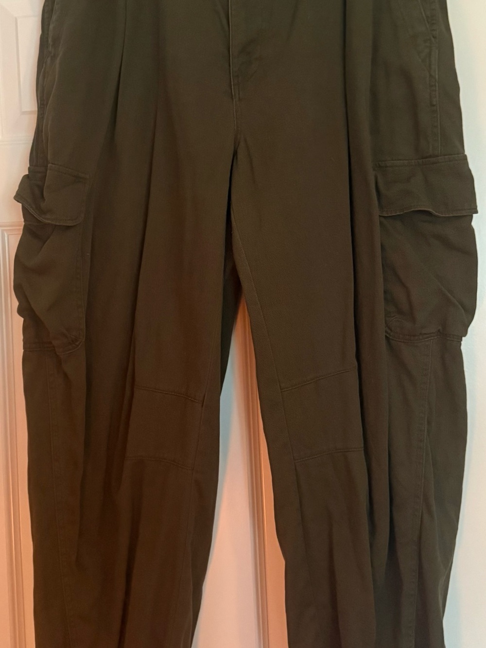 Old Navy Olive Cargo Pants - Barrel Leg